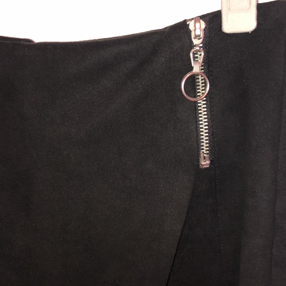 Black Suede Envelope Zara Skort with Circle Zipper - Picture 3 of 4